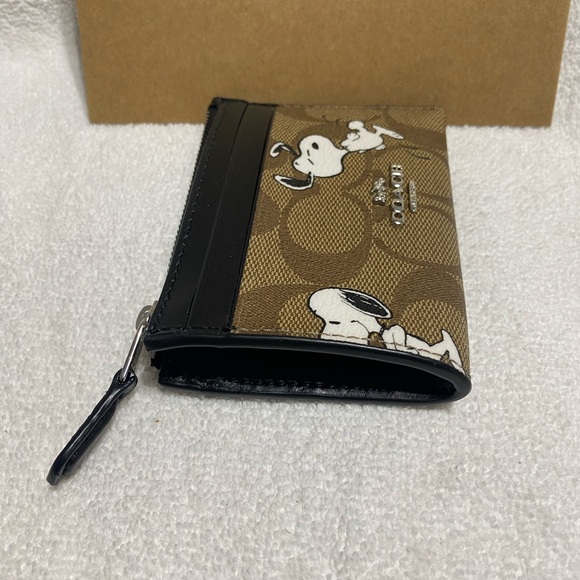Snoopy collection signature coach ID wallet with key chain. - Picture 3 of 7